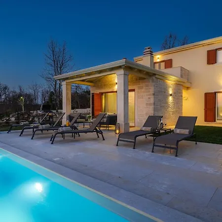 Oliva Villa *